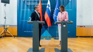LJUBLJANA, SLOVENIA - 13. SEPTEMBAR 2025.Ministrica vanjskih i evropskih poslova Slovenije Tanja Fajon izjavila je da Slovenija pridaje veliku vaÅ¾nost iskrenom dijalogu s Kinom, nakon susreta s kineskim ministrom vanjskih poslova Wang Yijem.Fajon primila je kineskog ministra vanjskih poslova Wang Yija u sluÅ¾benoj posjeti Ljubljani. (ElvÄ±r HodzÄ±c - Anadolu Agency)/
