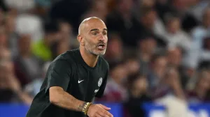 Soccer Football - Premier League - West Ham United v Chelsea - London Stadium, London, Britain - August 22, 2025 Chelsea manager Enzo Maresca REUTERS/Dylan Martinez EDITORIAL USE ONLY. NO USE WITH UNAUTHORIZED AUDIO, VIDEO, DATA, FIXTURE LISTS, CLUB/LEAGUE LOGOS OR 'LIVE' SERVICES. ONLINE IN-MATCH USE LIMITED TO 120 IMAGES, NO VIDEO EMULATION. NO USE IN BETTING, GAMES OR SINGLE CLUB/LEAGUE/PLAYER PUBLICATIONS. PLEASE CONTACT YOUR ACCOUNT REPRESENTATIVE FOR FURTHER DETAILS../Foto: Dylan Martinez