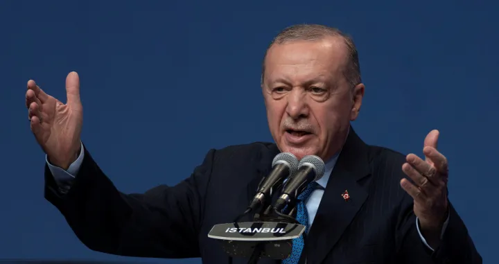 Turkish President Tayyip Erdogan addresses his supporters during a meeting in Istanbul, Turkey, September 13, 2025. REUTERS/Umit Bektas/Umit Bektas