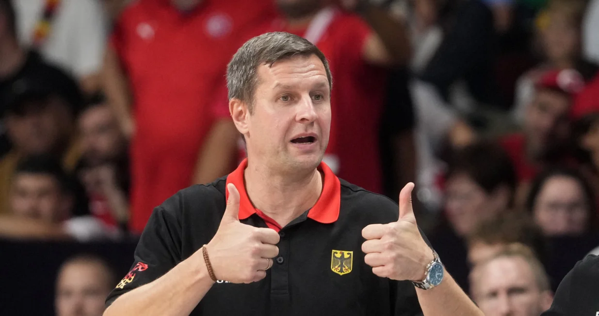 Basketball - FIBA EuroBasket 2025 - Final - Turkey v Germany - Xiaomi Arena, Riga, Latvia - September 14, 2025 Germany interim head coach Alan Ibrahimagic reacts REUTERS/Ints Kalnins/Foto: Ints Kalnins