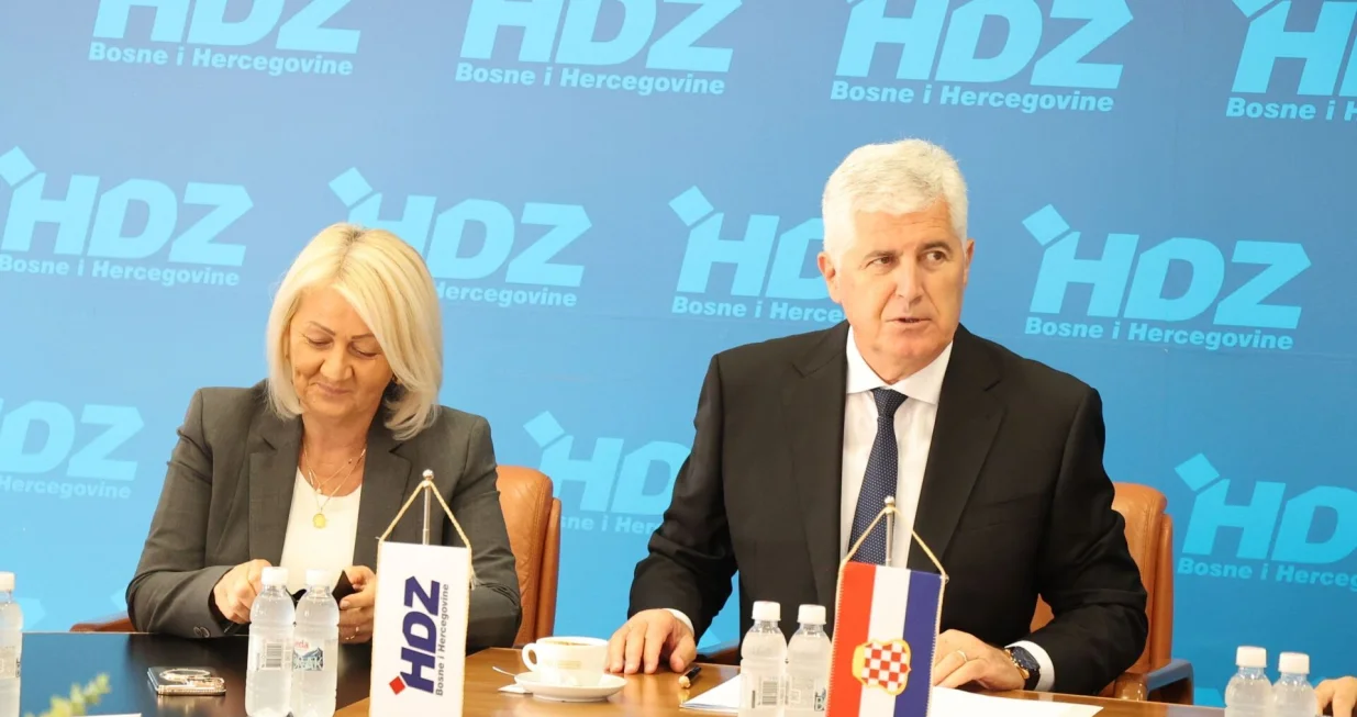 MOSTAR, 15. rujan (FENA) - U Mostaru je u tijeku sjednica Predsjedništava Hrvatske demokratske zajednice Bosne i Hercegovine. (Foto FENA/Mateo Marinović)/Mateo Marinović