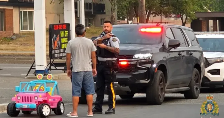 Barbie autić na cesti/Prince George Rcmp