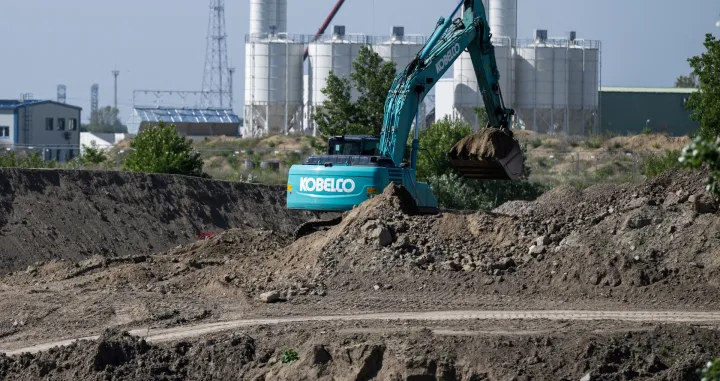 FILE PHOTO: An excavator works near Hungary's Paks nuclear power plant to prepare the new Paks II construction site in Paks, Hungary, May 9, 2023. REUTERS/Marton Monus/File Photo/Marton Monus