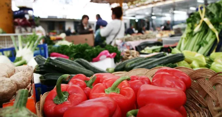 Visoke cijene povrća i voća/Ilustracija/Fena//