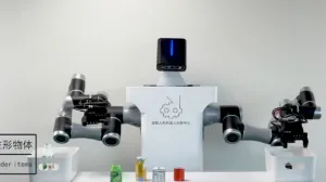 Na konferenciji, kineski startup Unitree Robotics predstavlja svog laganog humanoidnog robota G1 pokazanog u maju i sada puštenog u masovnu proizvodnju/S M