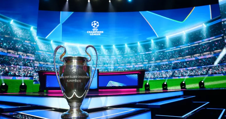 Soccer Football - UEFA Champions League Draw - Grimaldi Forum, Monaco - August 28, 2025 The UEFA Champions League trophy is displayed ahead of the draw REUTERS/Stephane Mahe/Foto: Stephane Mahe