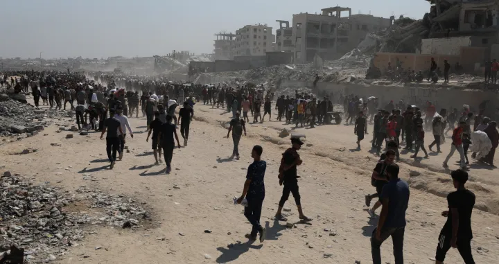 RAFAH, GAZA, PALESTINA - 27. JULI 2025.Izraelska vojska saopćila je da je na snagu jutros stupila takozvana "taktička i lokalizirana suspenzija vojnih operacija" u odabranim područjima blokiranog Pojasa Gaze.Suspenzija je počela u 10 sati po lokalnom vremenu (07:00 GMT) u tri ključna područja Al-Mawasija, Deir al-Balaha i grada Gaze, pokrivajući dijelove centralnog, južnog i sjevernog Pojasa Gaze, rekao je glasnogovornik izraelske vojske u izjavi koju prenosi list "Yedioth Ahronoth". (Dawoud Abo Alkas - Anadolu Agency)/Anadolu Agency