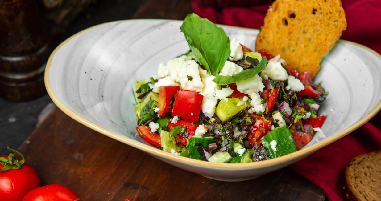 salate, pileće salate, ljeto, ishrana/Ilustracija/Freepik