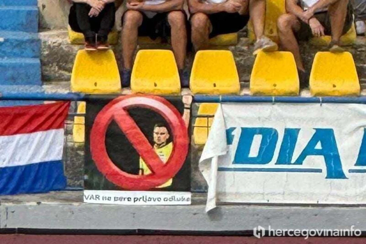 Transparent navijača Posu&scaron;ja posvećen sudiji Bandiću (FOTO: Hercegovina.info)/Foto: 
