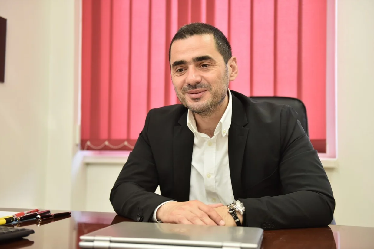 Aleksandar Savanović /Velibor Tripić/