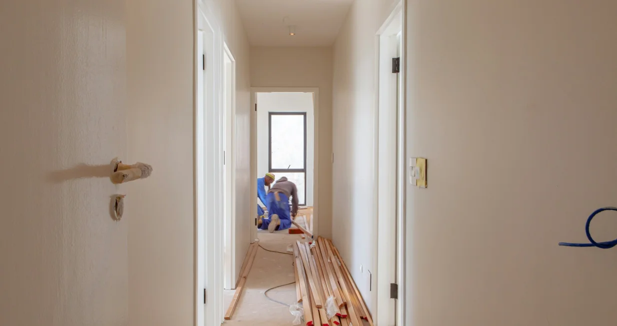 građevinari, radnici, majstori, renoviranje, popravke/Jessica Hearn