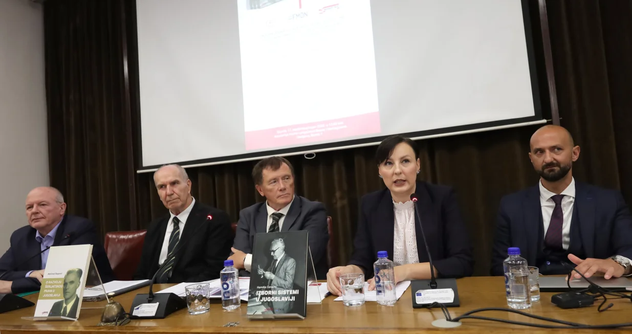 Predstavljanje knjiga akademika Mehmeda Begovića "O razvoju šerijatskog prava u Jugoslaviji" i Hamdije Ćemerlića "Izborni sistemi u Jugoslaviji" - Akademija nauka i umjetnosti Bosne i Hercegovine/Senad Gubelić