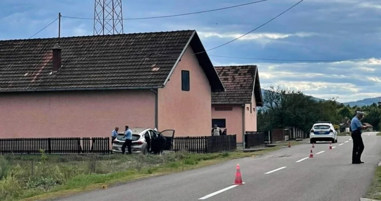 Nesreća u mjestu Glavičorak u Bijeljini, automobilom se zabio u kuću i poginuo//
