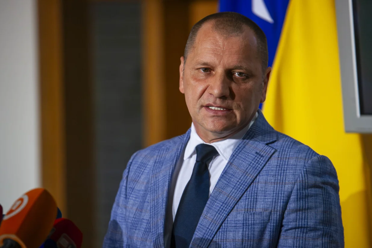 Sala Dom naroda Parlamenta BiH, Zlatko Miletić/Damir Deljo