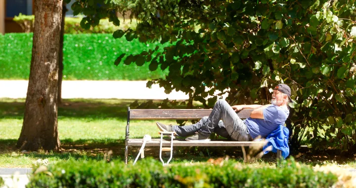 Penzioneri uživaju u dobrom vremenu/Damir Deljo