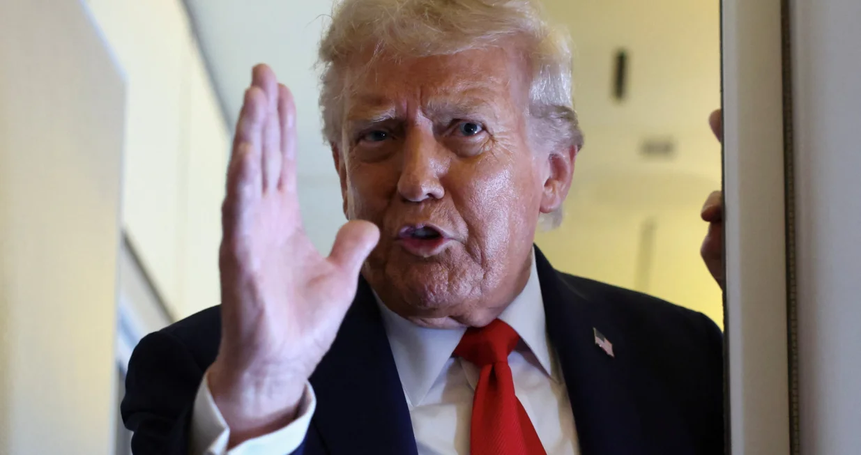 U.S. President Donald Trump speaks to reporters aboard Air Force One on his return from a state visit in Britain, September 18, 2025. REUTERS/Kevin Lamarque/Kevin Lamarque