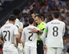 Soccer Football - UEFA Champions League - Real Madrid v Olympique de Marseille - Santiago Bernabeu, Madrid, Spain - September 16, 2025 Real Madrid's Dani Carvajal is shown a red card by referee Irfan Peljto following a VAR review REUTERS/Juan Medina/Foto: Juan Medina