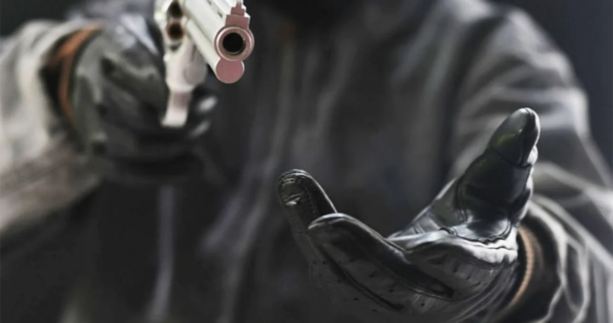 Pljačka razbojništvo, pištolj/