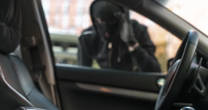 krađa auta, obijanje auta, pokušaj krađe auta ilustracija/Freepik/Freepik