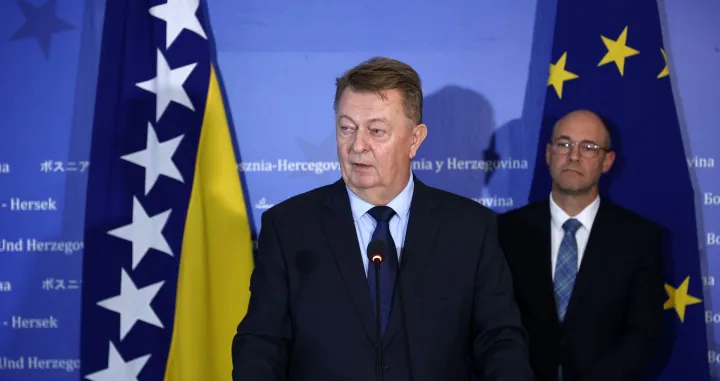 Na sedmom sastanku Parlamentarnog odbora za stabilizaciju i pridruživanje između Evropske unije i Bosne i Hercegovine (POSP), održanom danas u Sarajevu, istaknuta je hitnost predaje Reformske agende Evropskoj komisiji do kraja septembra, uz poziv na hitno djelovanje da bi se izbjegle daljnje finansijske posljedice/Almir Razić