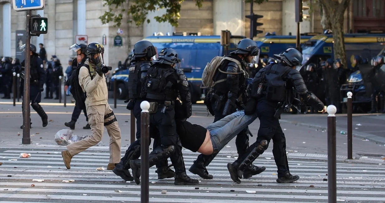Protesti u Francuskoj, više od milion ljudi na ulicama; zabilježeni neredi/Ameer Alhalbi