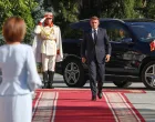 French President Emmanuel Macron walks to meet Moldovan President Maia Sandu, on Moldova's Independence Day, in Chisinau, Moldova August 27, 2025. REUTERS/Vladislav Culiomza/Vladislav Culiomza