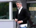 epa09211612 Zoran Mamic, the former coach of Dinamo football club from Zagreb, Croatia, arrives at the State Court of Bosnia and Herzegovina, in Sarajevo, 19 May 2021. Mamic was arrested earlr this morning in the Bosnian village of Medjugorje, some 150 kilometers from Sarajevo, on the basis of an international red warrant on request of Interpol in Zagreb, aimed at extraditing him to Croatia for the execution of a court judgment. Zoran Mamic was sentenced to 4 years and 8 months in prison in Croatia for withdrawing money from the Dinamo Zagreb soccer club. EPA/FEHIM DEMIR/Foto: Fehim Demir