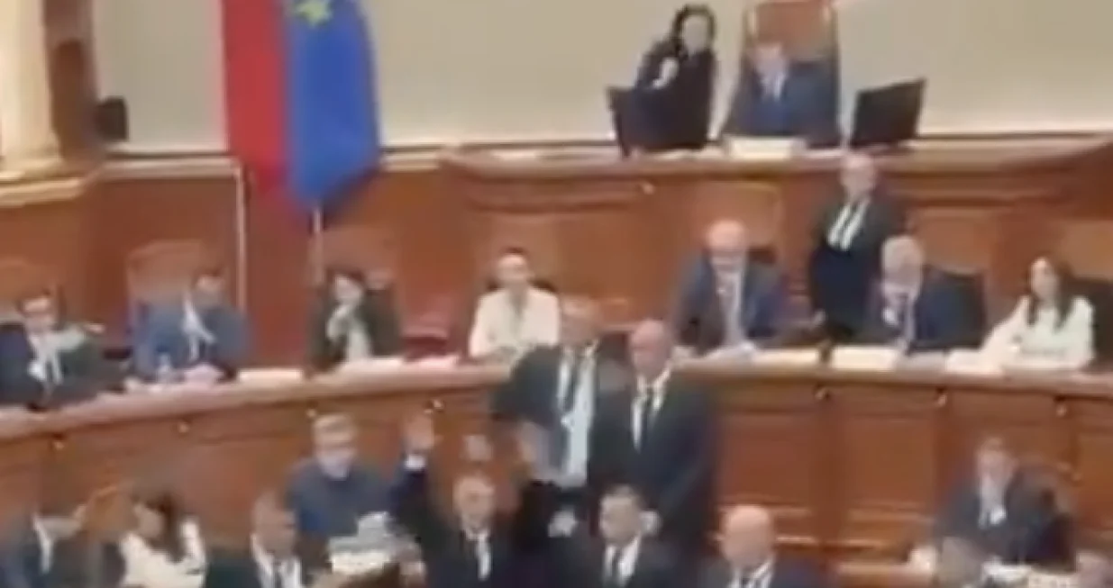 Skandal u albanskom parlamentu/Telegram