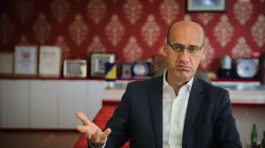 Sarajevo, Bosna i Hercegovina, 21.oktobar 2021: Ramiz Salkić, potpredsjednik bosanskohercegovačkog entiteta Republika Srpska (RS) kazao je da se, u kontekstu posljednjih dešavanja na političkoj sceni u BiH, osjeti određeni strah i nesigurnost među građanima na cijeloj teritoriji BiH, možda malo više na prostoru entiteta RS (Elman Omic - Anadolu Agency)/Elman Omic