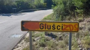 Selo Glušci, Metković, uvredljive poruke, grafiti, ZDS, Ubij Srbina/Srna