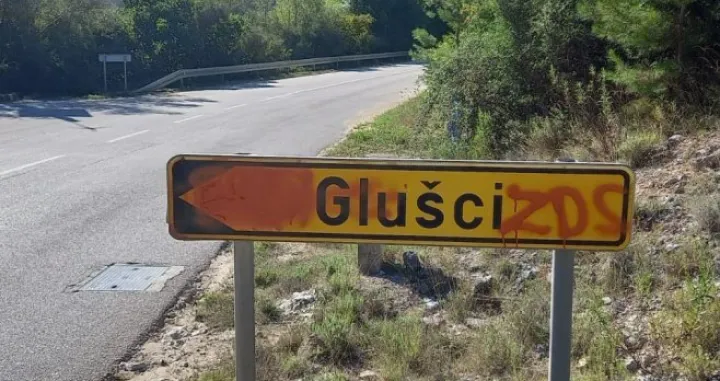 Selo Glušci, Metković, uvredljive poruke, grafiti, ZDS, Ubij Srbina/Srna