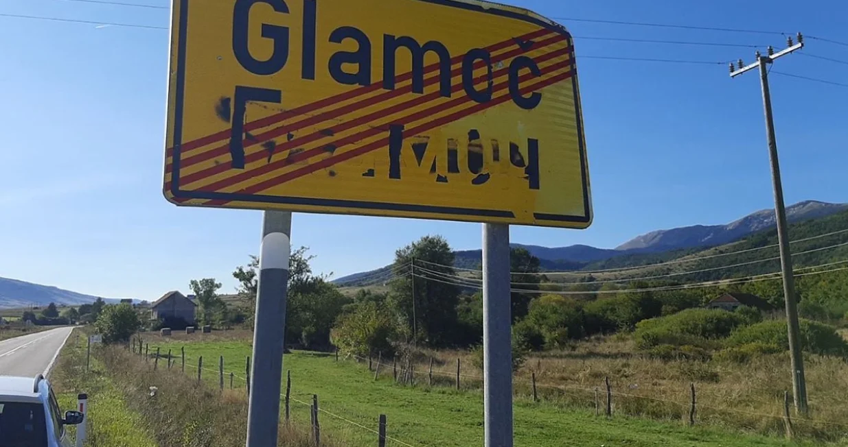 Prefarban natpis na ćirilici/Srna