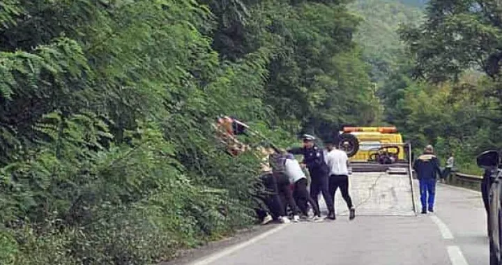 nesreća u pauncima kod foče, auto udari u brdo/Čitatelj Oslobođenja/