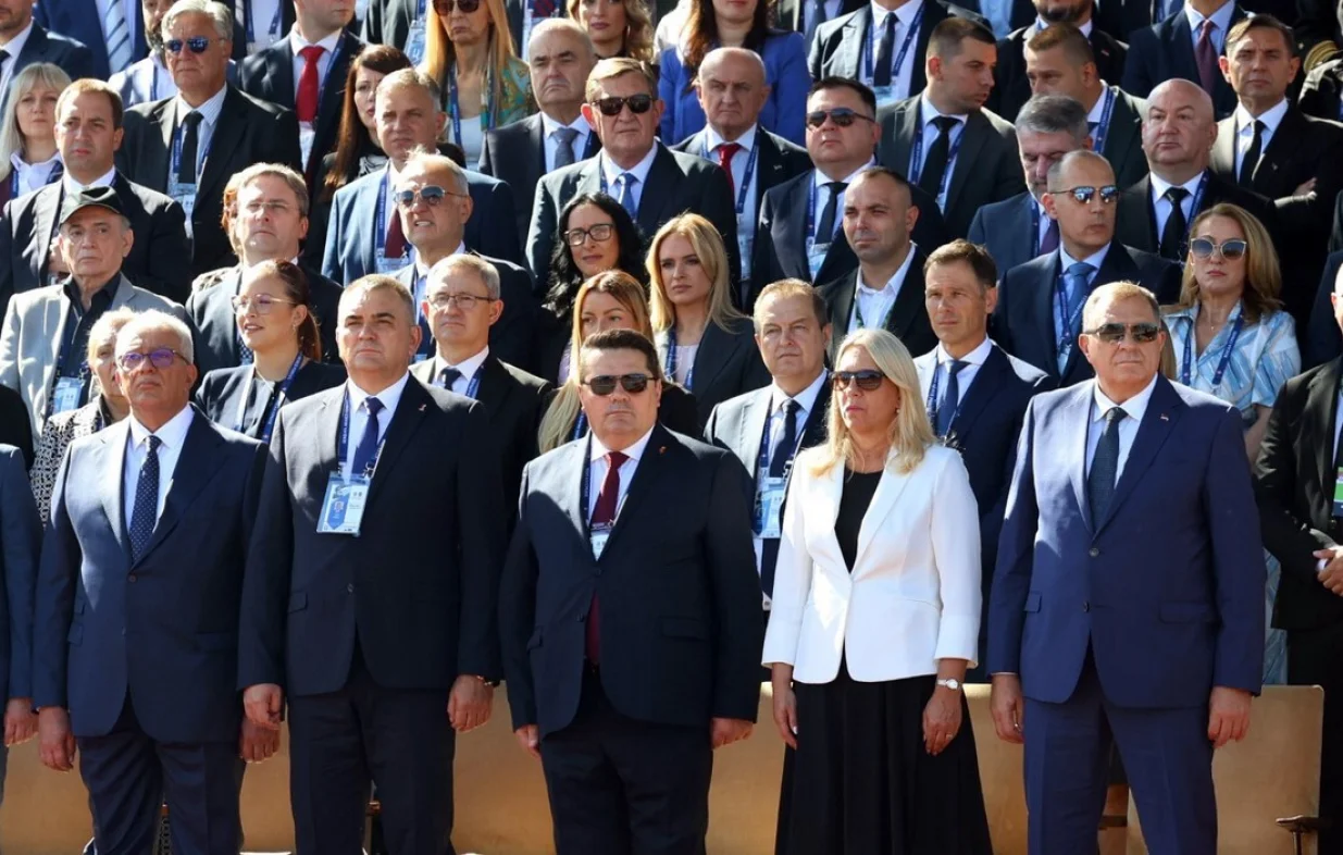 parada snaga jedinstva, arapi pored vučića, dodik i ostali na drugoj tribini/Tok Tv