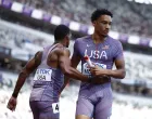 World Athletics Championships Tokyo 2025 - Men's 4 x 400m Relay Round 1 - Japan National Stadium, Tokyo, Japan - September 21, 2025 Jenoah McKiver of the U.S. in action, next to Bryce Deadmon of the U.S. REUTERS/Sarah Meyssonnier/Foto: Sarah Meyssonnier