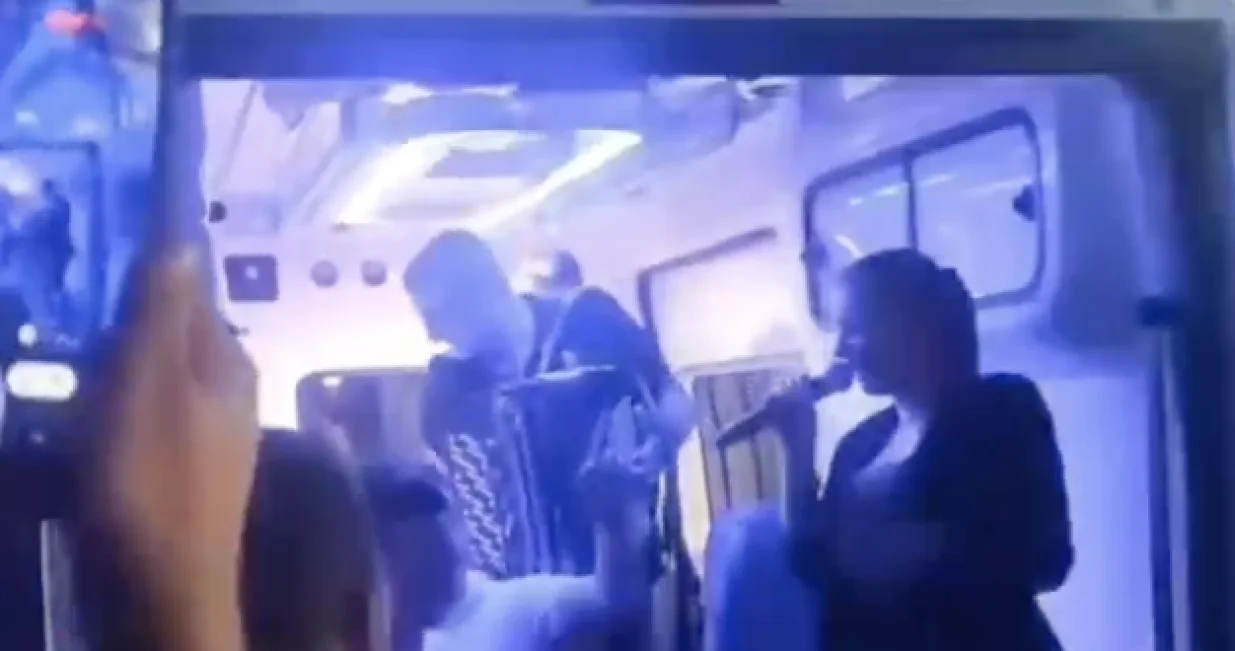 Atmosfera iz vozila Hitne pomoći/Pokret "tvrđava"