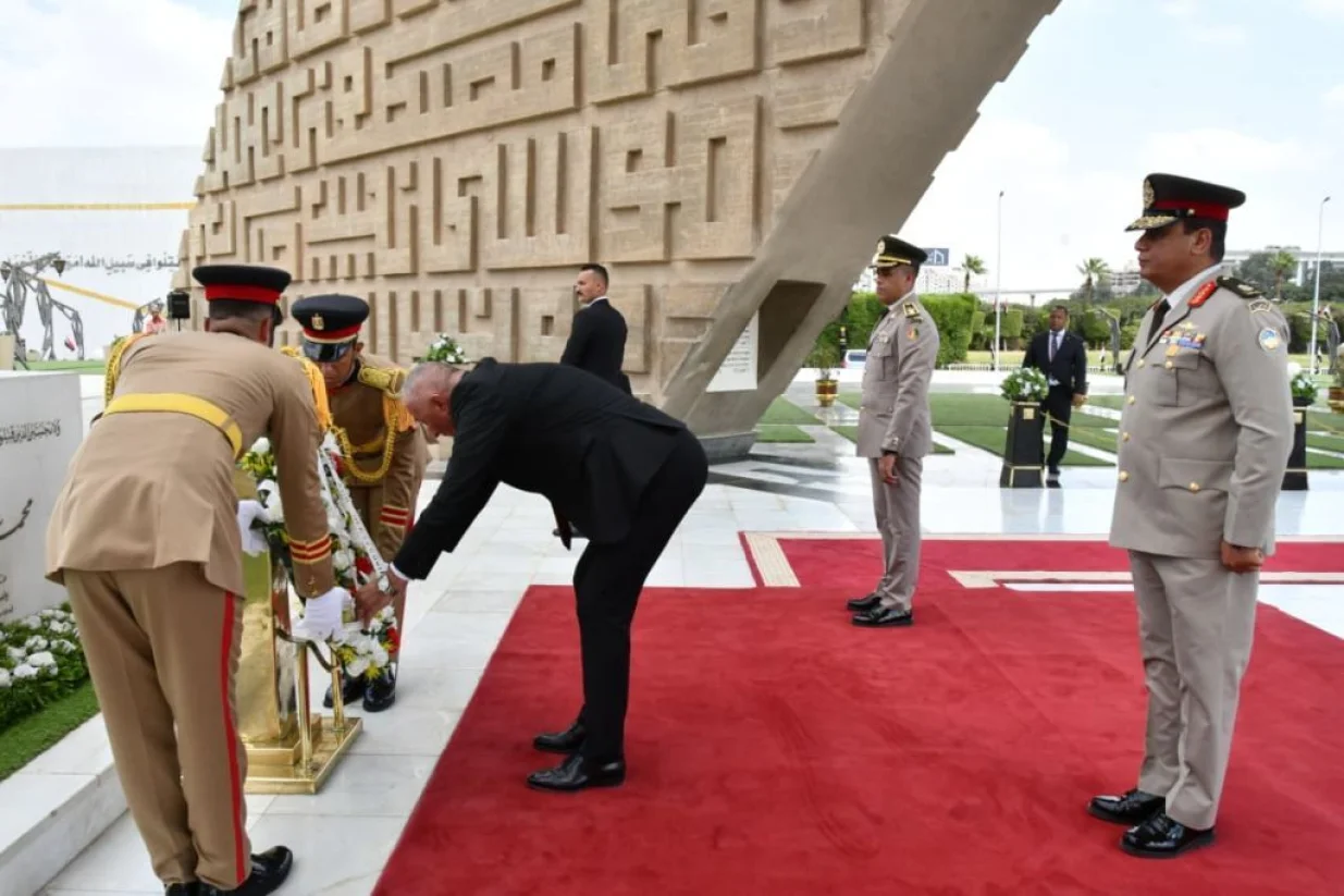 Ministar odbrane BiH Zukan Helez u nedjelju je okončao višednevnu posjetu Arapskoj Republici Egipat, na poziv egipatskog ministra odbrane i vojne proizvodnje generala Abdel-Mageeda Saqra//