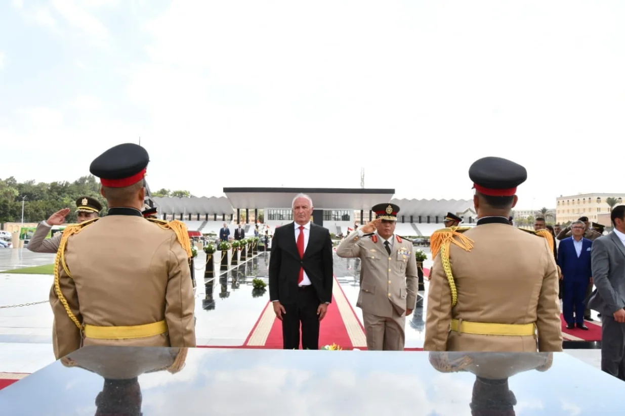 Ministar odbrane BiH Zukan Helez u nedjelju je okončao višednevnu posjetu Arapskoj Republici Egipat, na poziv egipatskog ministra odbrane i vojne proizvodnje generala Abdel-Mageeda Saqra//