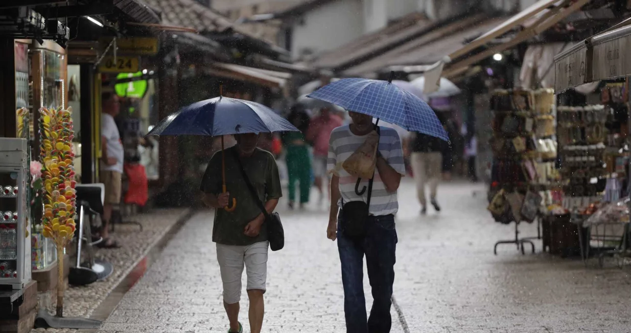 U Sarajevu pala dugoočekivana kiša i donijela osvježenje/Senad Gubelić