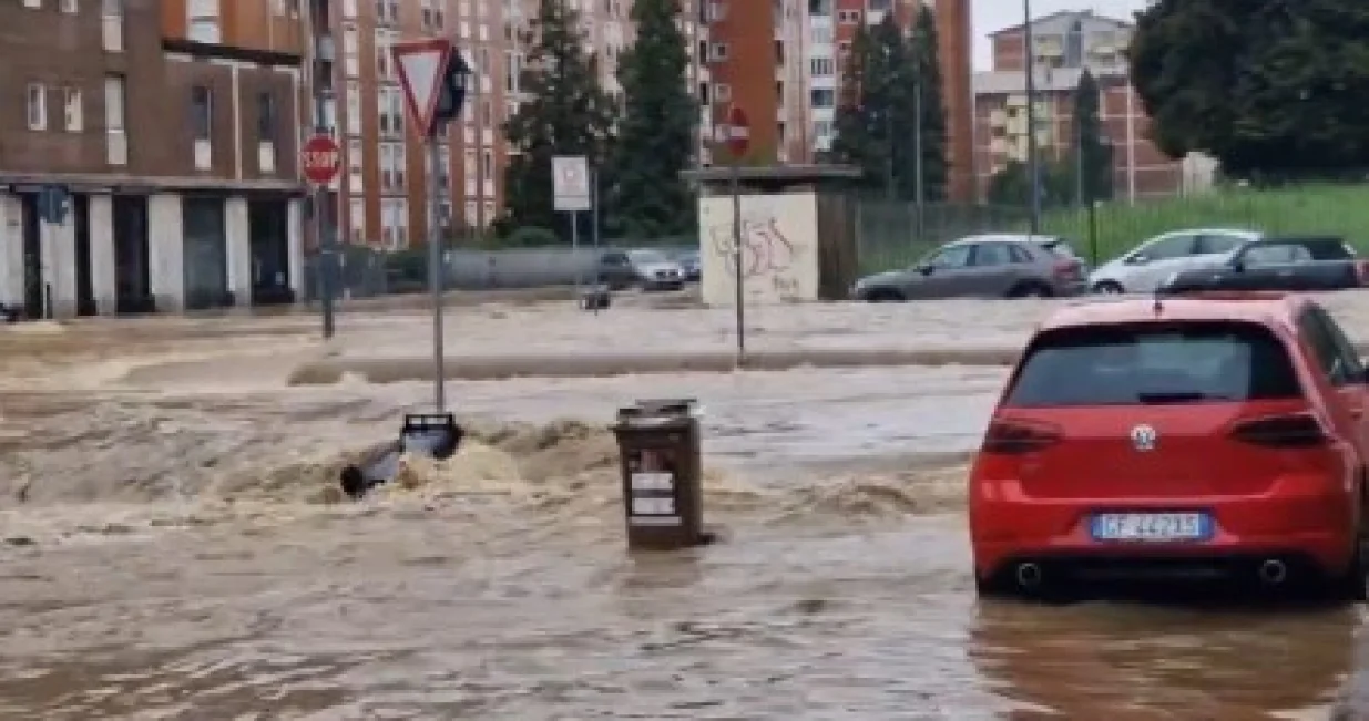 Nevrijeme u Italiji/Printscreen/X.com//