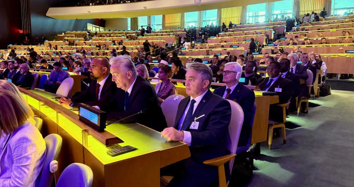 Predsjedavajući Predsjedništva Bosne i Hercegovine Željko Komšić boravi u New Yorku gdje učestvuje na sastanku na visokom nivou povodom obilježavanja 80 godina od osnivanja Ujedinjenih nacija i usvajanja Povelje UN-a./