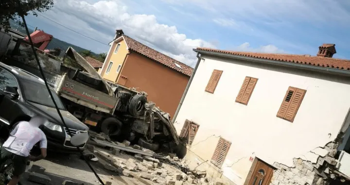 Kamion urušio kuću kod Kopra/Radio Capris