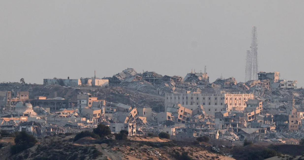Building lie in ruin in Gaza, as seen from the Israeli side of the border with Gaza, September 9, 2025. REUTERS/Amir Cohen/Amir Cohen