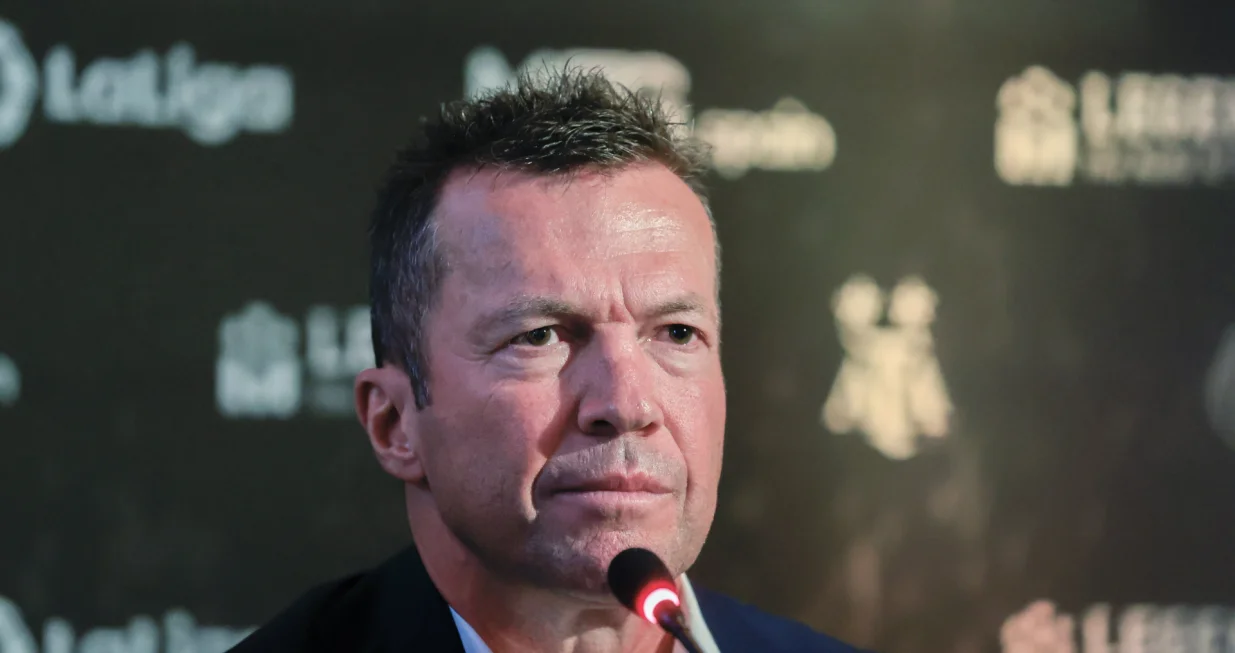 epa10137425 German soccer legend Lothar Matthaus attends to the delivering act of the T-shirt that Maradona gave to him in the final of Mexico World Cup 1986 as a donation to the Legends Museum during an act held in Madrid, Spain on 25 August 2022. EPA/ZIPI/Foto: Zipi