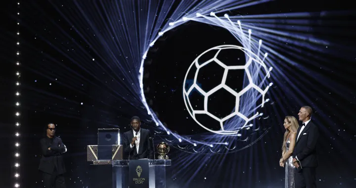 Soccer Football - Ballon d'Or - Theatre du Chatelet, Paris, France - September 22, 2025 Paris St Germain's Ousmane Dembele makes a speech after winning the men's Ballon d'Or award REUTERS/Benoit Tessier/Foto: Benoit Tessier