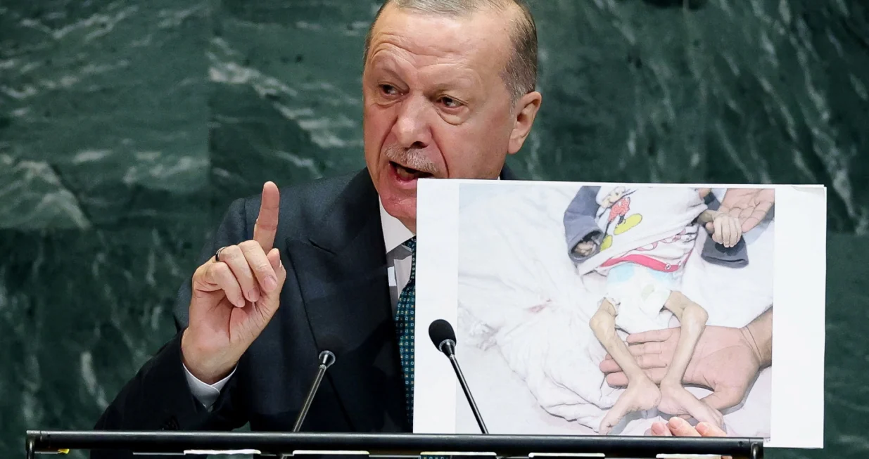 Turkey's President Tayyip Erdogan shows a picture as he addresses the 80th United Nations General Assembly at U.N. headquarters in New York, U.S., September 23, 2025. REUTERS/MIKE SEGAR/Mike Segar