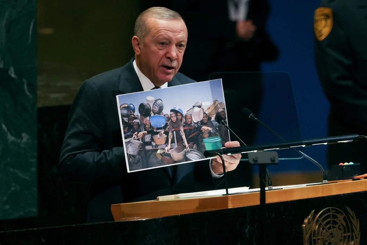 Turkey's President Tayyip Erdogan shows a picture as he addresses the 80th United Nations General Assembly at U.N. headquarters in New York, U.S., September 23, 2025. REUTERS/Shannon STAPLETON/Shannon Stapleton