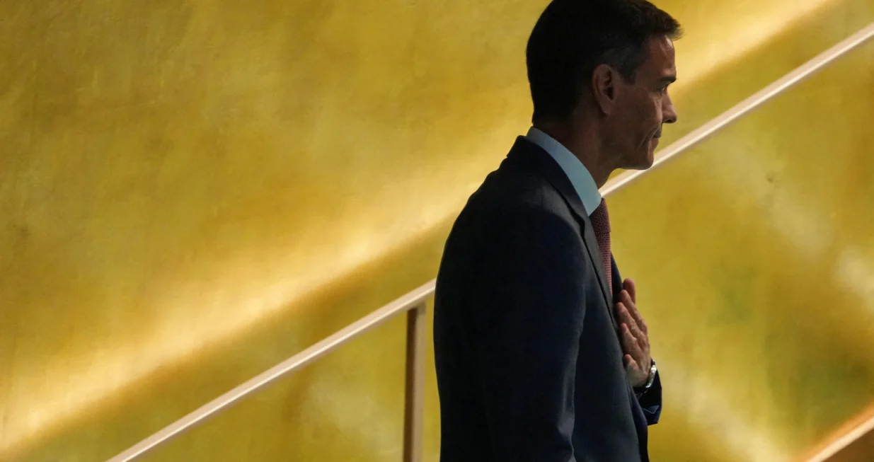Spanish Prime Minister Pedro Sanchez arrives to address delegates during a high-level meeting of heads of state on a two-state solution between Israel and the Palestinians at United Nations headquarters in New York City, U.S., September 22, 2025. REUTERS/Eduardo Munoz/Eduardo Munoz