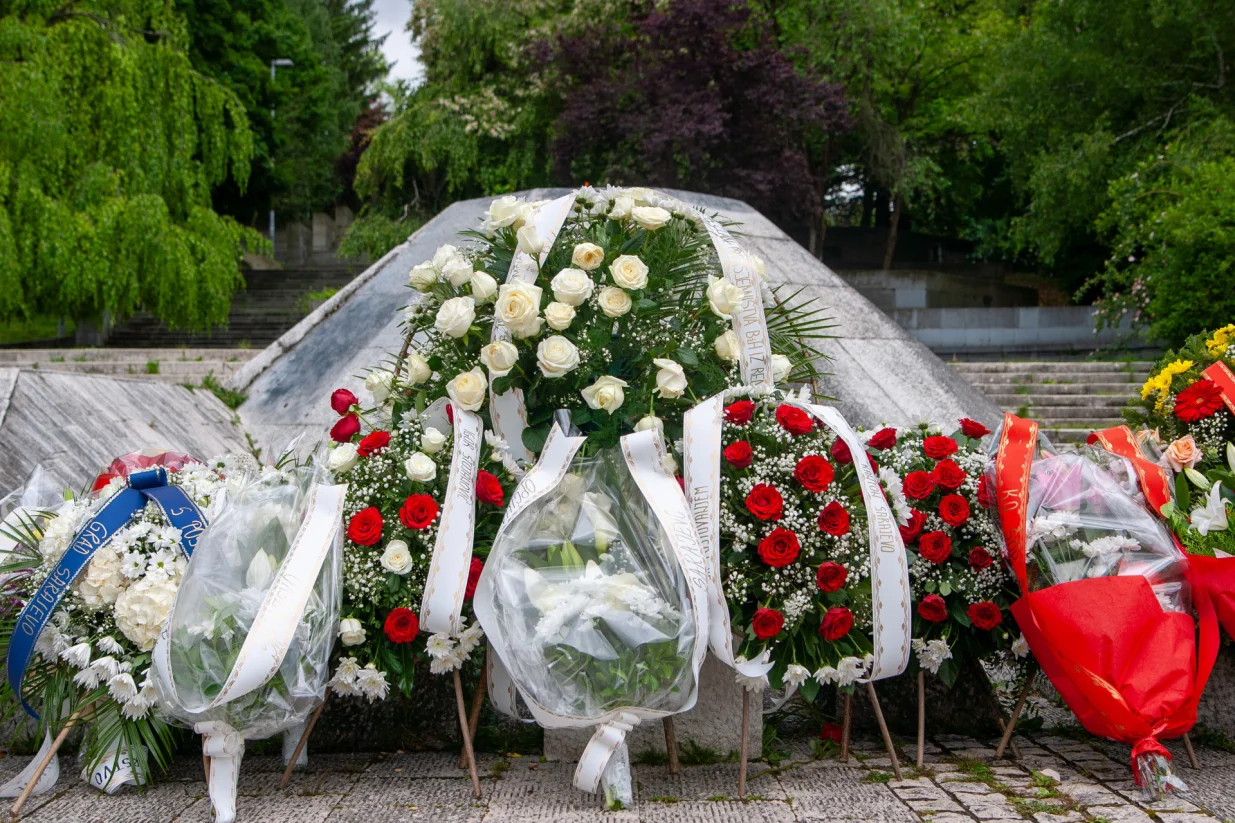 Polaganje cvjeća na Vracama dan pobjede nad fašizmom/Damir Deljo