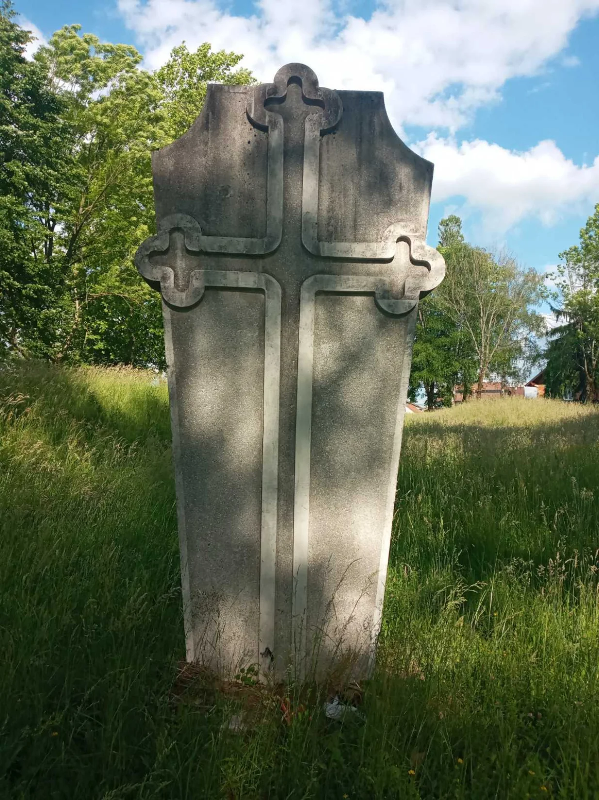 Na Partizanskom groblju Šušnjari u Sanskom Mostu postavljen je pravoslavni križ/Udik